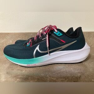 Like new Nike Pegasus 40 size 8.5 sneakers